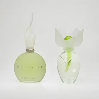 CHLOÉ & J. DEL POZO. Paar Großfacticen / Flacons, Glas, Kunststoff, 1990er Jahre. (2).