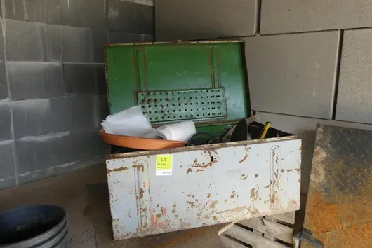 Caisse avec contenu