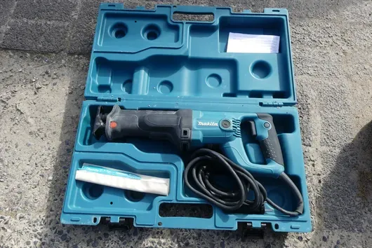 Scie sabre Makita