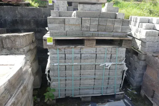 2x Pallet with contents - paving stones