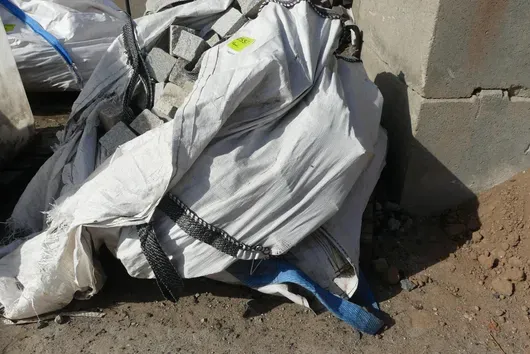 Big Bag mit Pflasersteinen