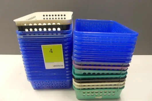 Lot of plastic storage baskets, various colours