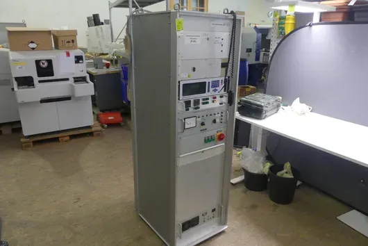 Armoire de commande pour installation de métallisation sous vide