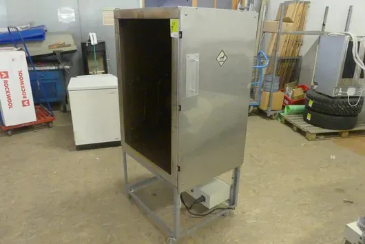 Four de cuisson, acier inoxydable, mobile, avec unité de commande