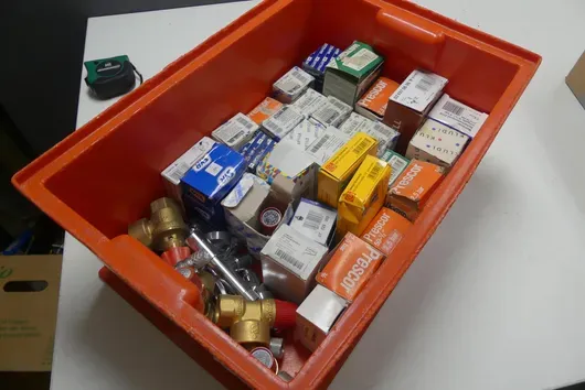 Sanitär-Sortiment (Sicherheitsventile, Eckventile, Messingarmaturen)