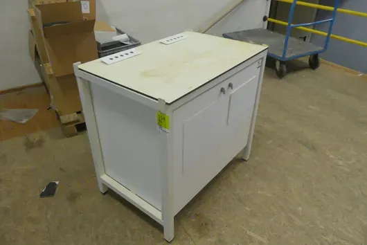 Varian - Turbomolecular pump with laboratory base cabinet