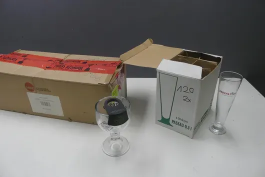 Glassortiment (Salitos glazen met flessenhouder, Sausalitos Passau 0,3 l)