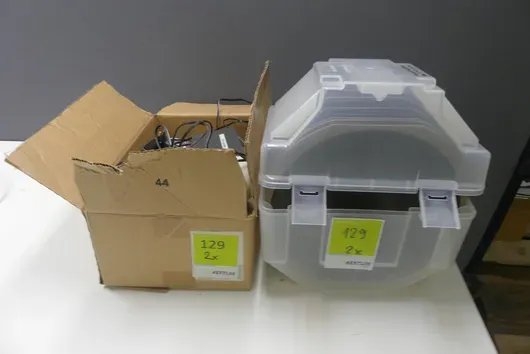 Laboratory accessory assortment (devices with cables, plastic box)