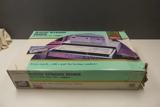 MicroComputer Accessories - Toetsenbordlade met gevoelde polssteun