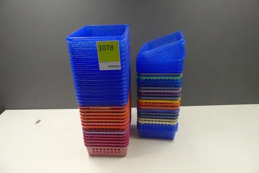 Bundle of plastic baskets, various colours