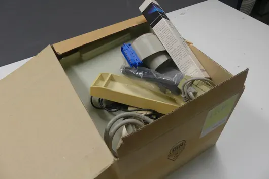 Ersatzteil-Sortiment (Lampen, Farbband, Flachbandkabel, Netzteil, Kabel)