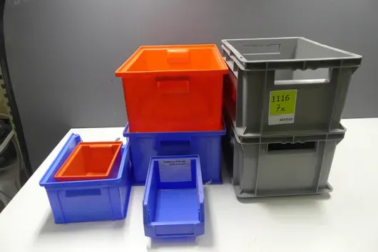 7x storage and stacking boxes, various sizes and colours