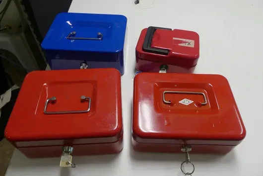 Posten Geldkassetten mit Schlüsseln