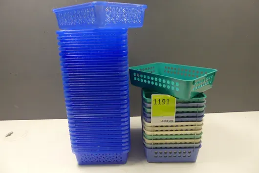 Lot of plastic storage baskets, various colours