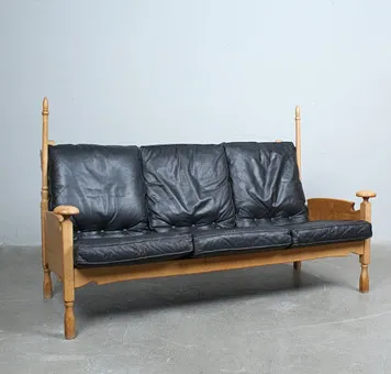 ABRAHAM SPRIJ. for Sprij Meubelen, sofa / three-seater, model 'Siegfried', oak, leather, Netherlands, 1960s.
