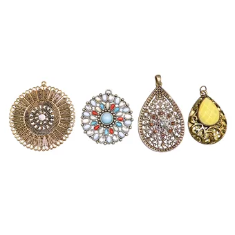 SET DE 4 PENDENTIFS, AVEC CABOCHONS ET AJOURAGES.