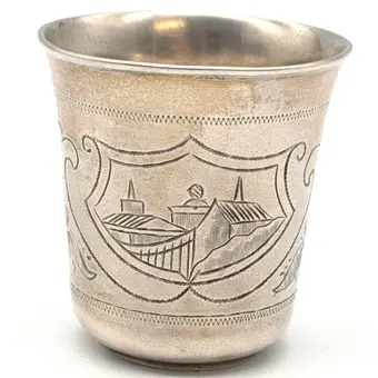 Antický ruský pohár z 875 stříbra/84 zolotniki s bohatým cizelováním a několika pohledy na Moskvu, Moskva kolem 1870