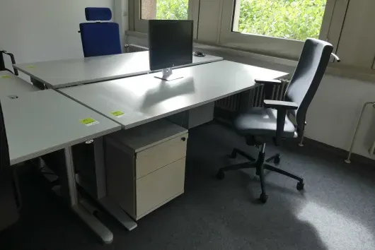 Ensemble de poste de travail avec 1 bureau à hauteur réglable électrique