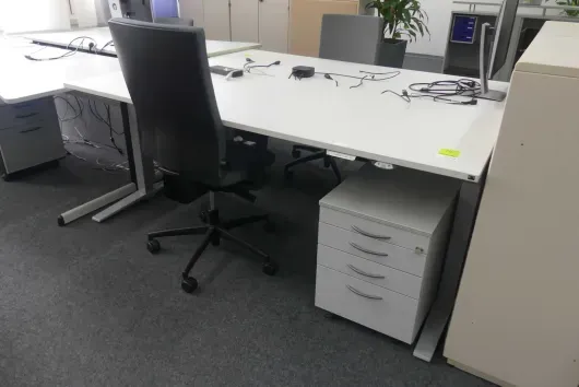 Ensemble de poste de travail avec 1 bureau à hauteur réglable électrique