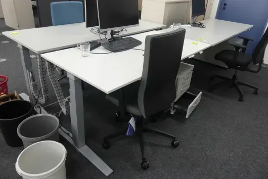 Ensemble de poste de travail avec 1 bureau à hauteur réglable électrique