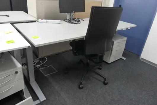 Ensemble de poste de travail avec 1 bureau à hauteur réglable électrique