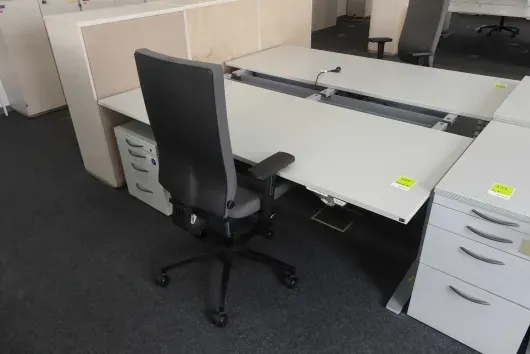 Ensemble de poste de travail avec 1x bureau à hauteur réglable électrique