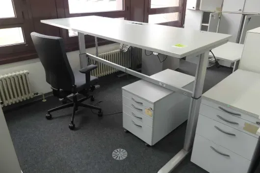 Ensemble de poste de travail avec 1x bureau à hauteur réglable électrique