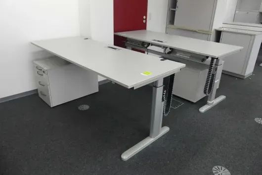 2x electrically height-adjustable desks