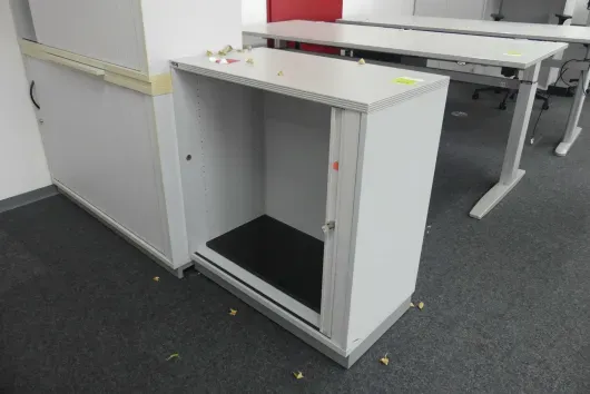 1x Sideboard