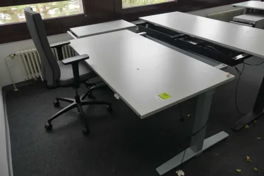 Ensemble de poste de travail avec 1x bureau à hauteur réglable électrique