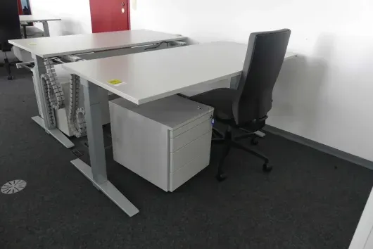 Ensemble de poste de travail avec 1x bureau à hauteur réglable électrique
