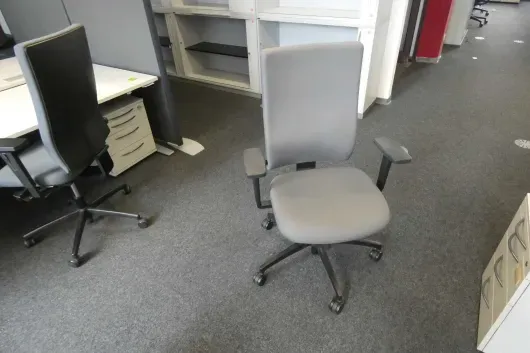 1x Krzesło biurowe