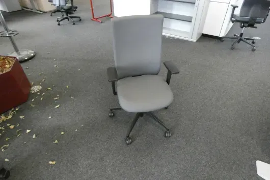 1x krzesło biurowe