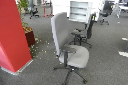 1x krzesło biurowe