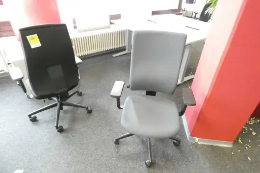 1x krzesło biurowe