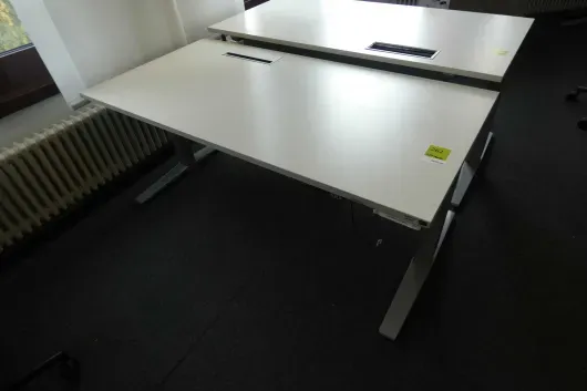 1x bureau à hauteur réglable électrique