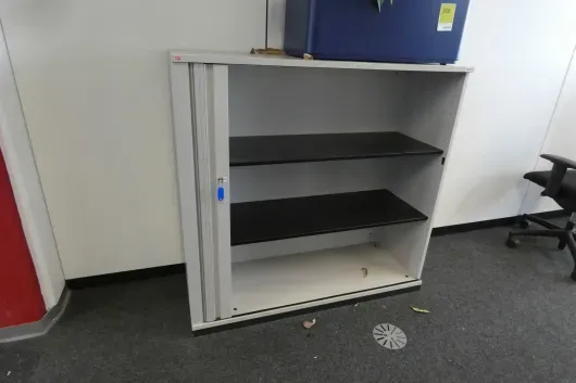 1x Sideboard