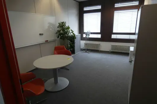 Rauminhalt u.a. mit Sitzgruppe