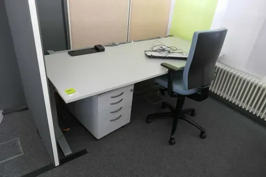 Ensemble de poste de travail avec 1x bureau à hauteur réglable électrique