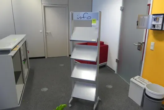 Stojan na prospekty
