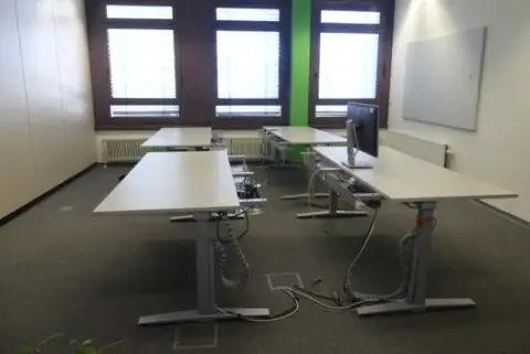 Room contents with 4 workstations