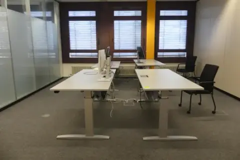 Room contents with 4 workstations