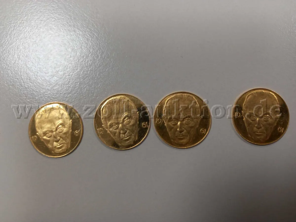 4 zlaté medaile s portrétem Konrada Adenauera