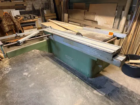 Scie circulaire à format (Altendorf)
