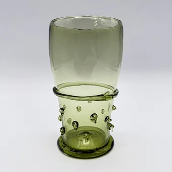 Noppenbeker groen woudglas.