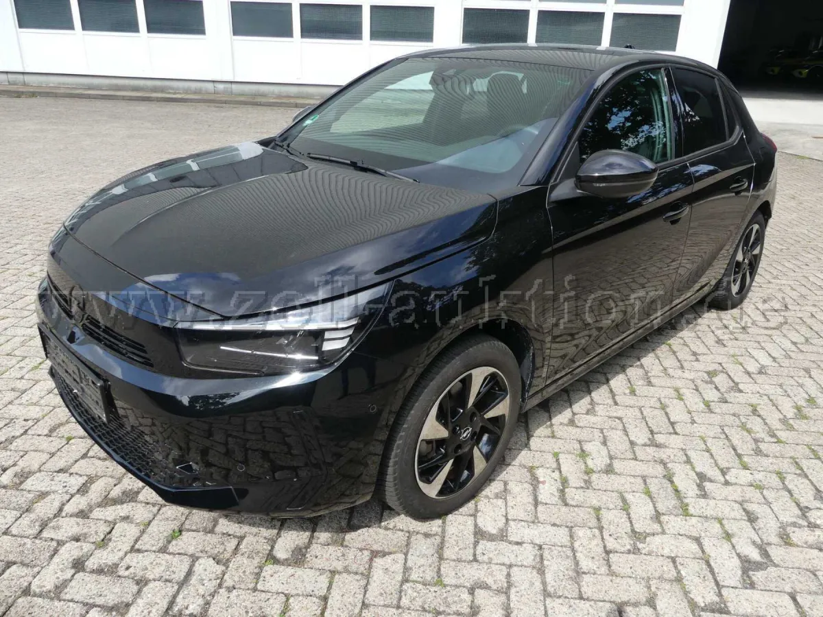 1 Opel Corsa F e - BD8-2955E