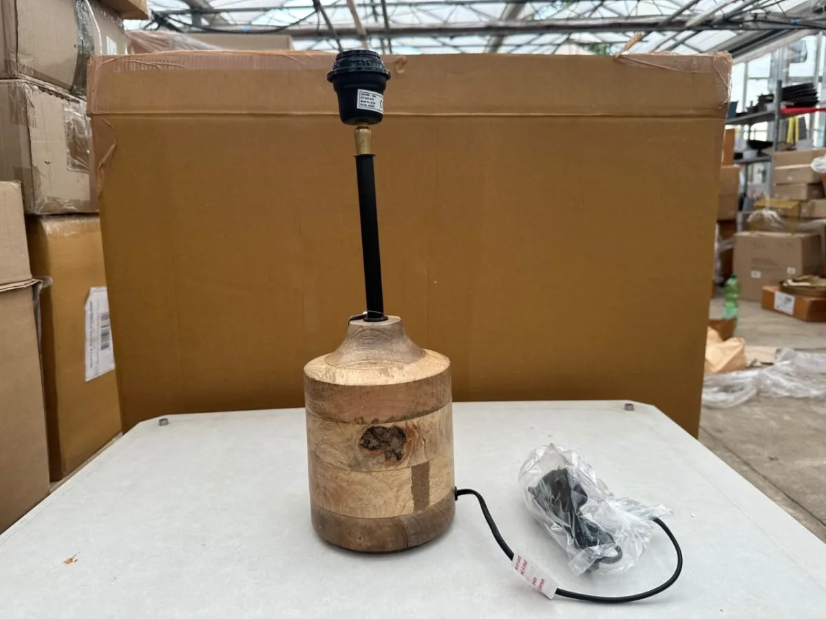 Lampe de table en bois