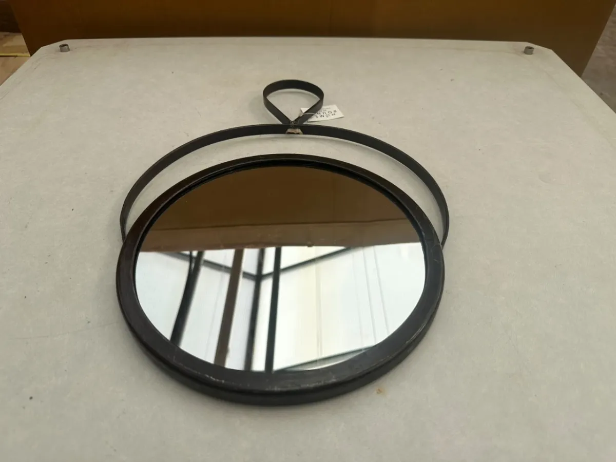 Mirror (dimensions: approx. 27 x 41 cm)