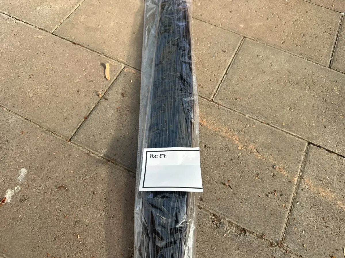 Decorative raffia grass (black)