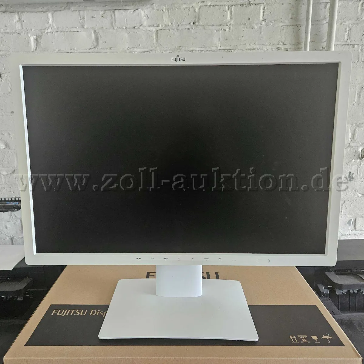 25 Fujitsu B24W-7 LED 24" monitors